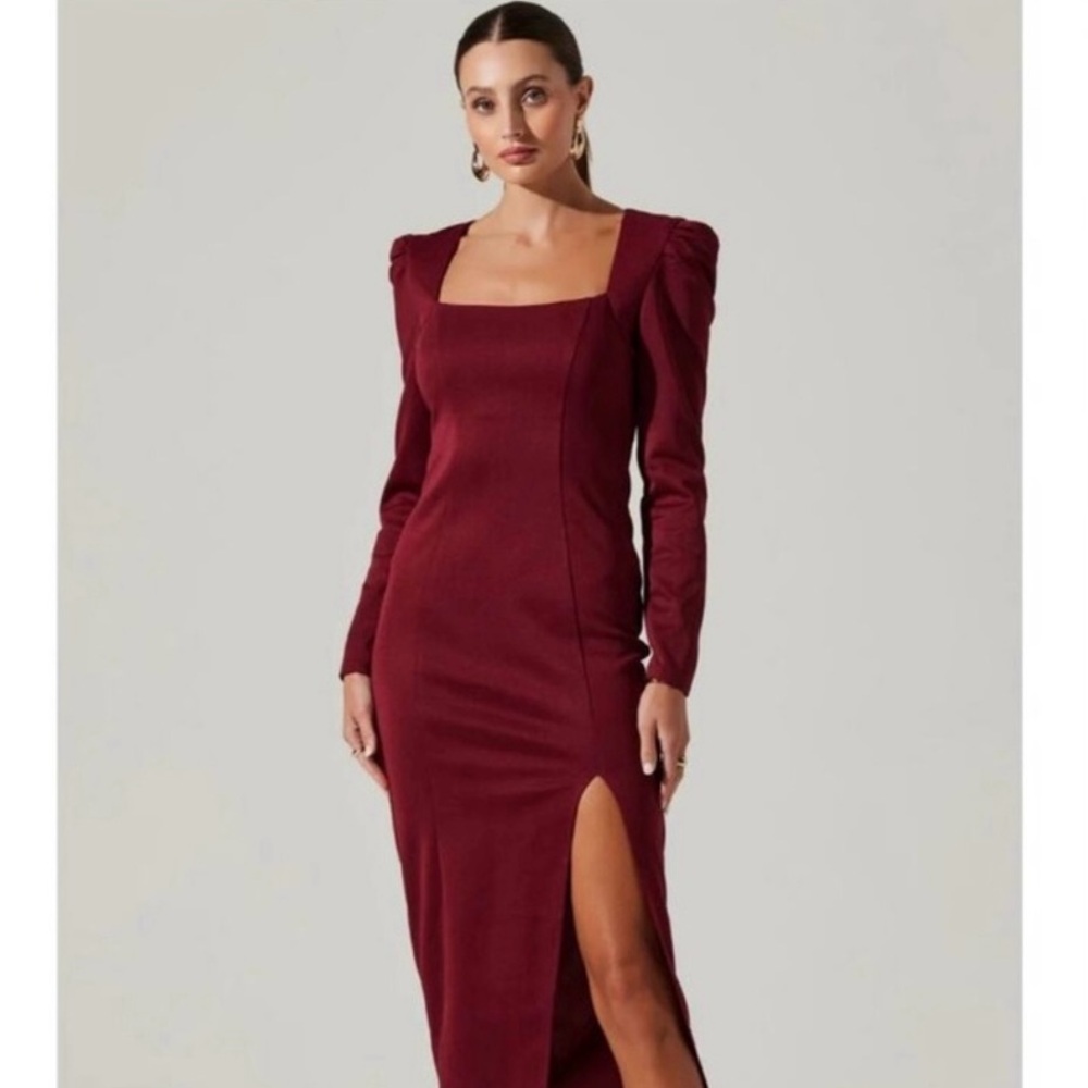 ASTR The Label square neck cutout midi dress in the color Wine size XL